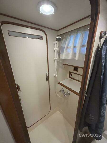 45' Ocean  Alexander shower