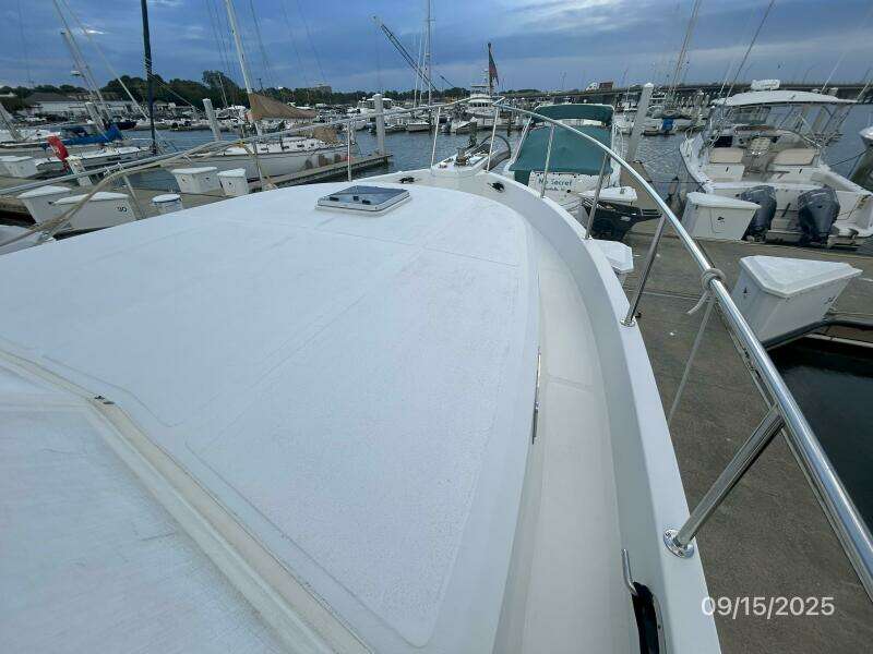45' Ocean Alexander foredeck2