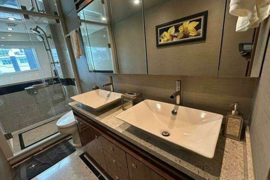 2019 Viking Motor Yacht