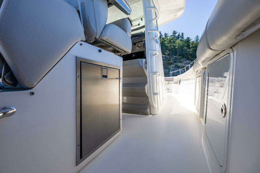 2017 Boston Whaler 330 Outrage