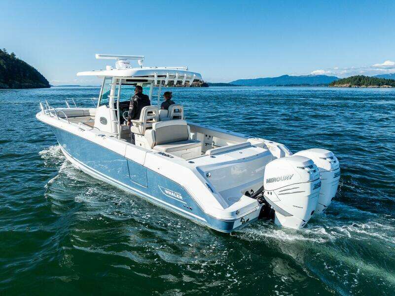 2017 Boston Whaler 330 Outrage