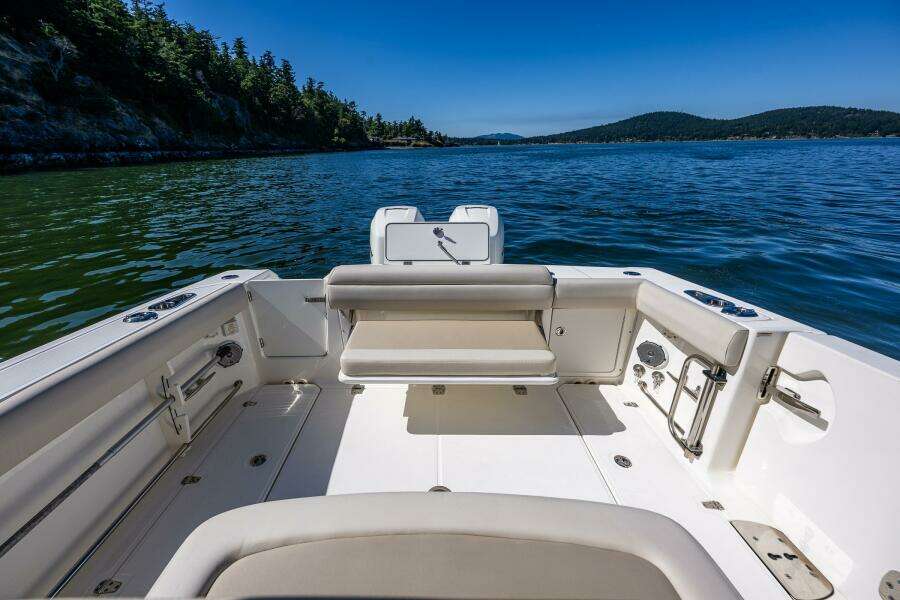 2017 Boston Whaler 330 Outrage