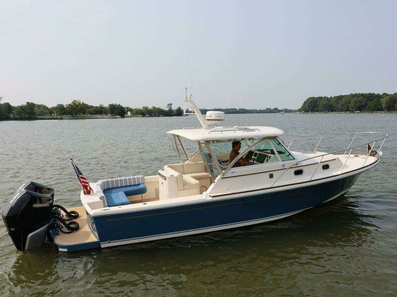 Starboard Beam With Twin L Settees 