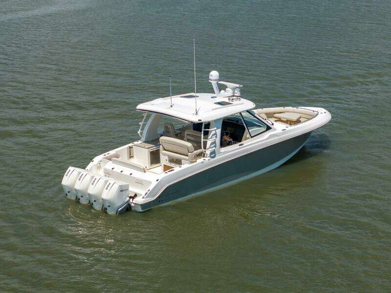 Boston Whaler 380 Realm- Profile