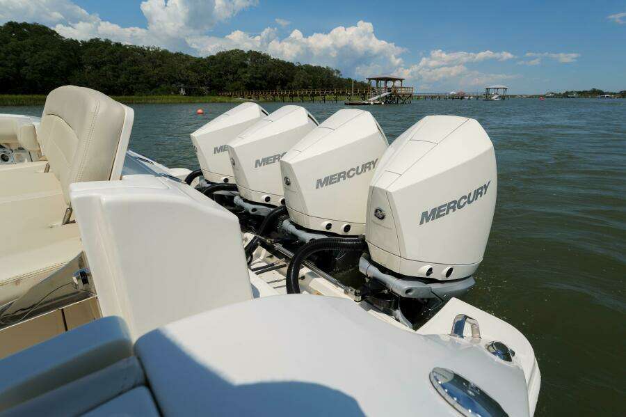 Boston Whaler 380 Realm- Engines