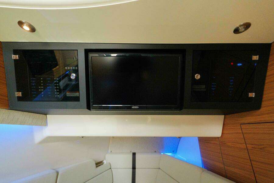 Boston Whaler 380 Realm- Electronics