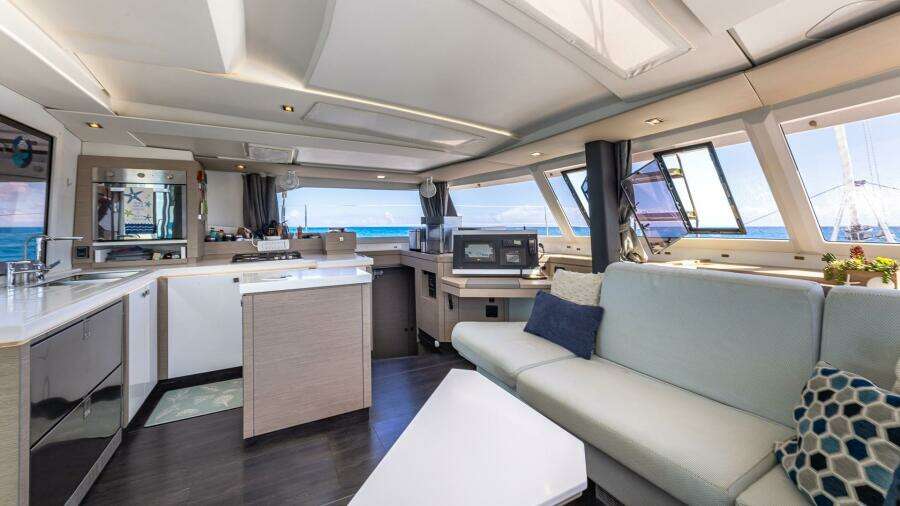 Happy Here   Int Salon 1