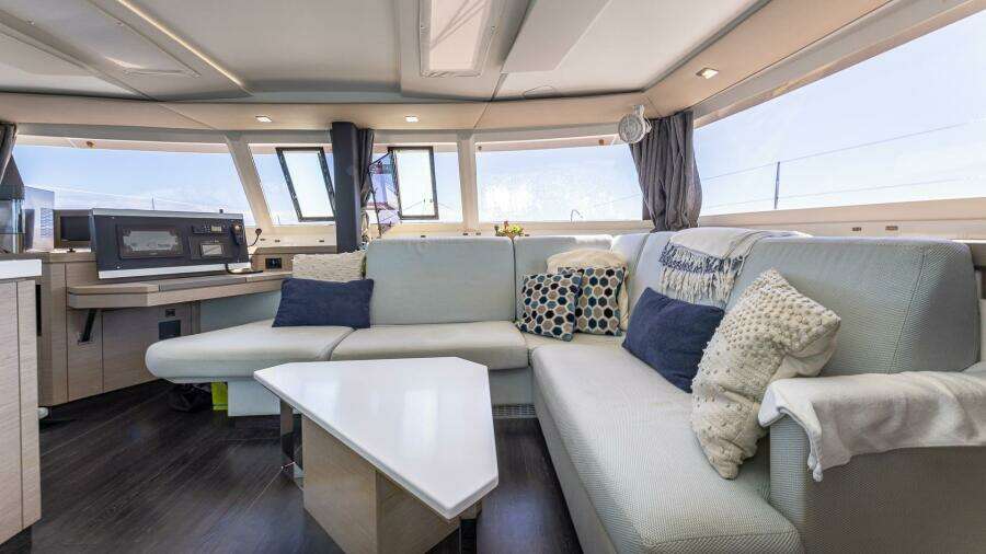 Happy Here   Int Salon 3