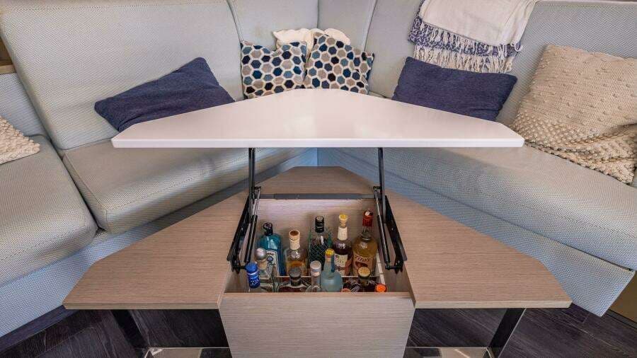 Happy Here   Int Salon Table 2