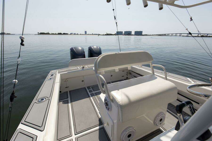 2004 31 Jupiter 31FS Smoke Show Stern