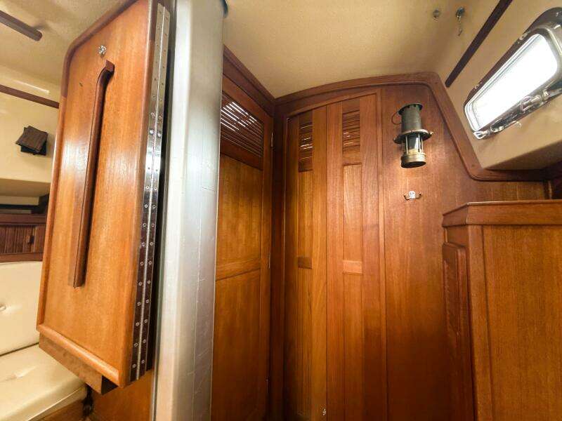 1992 Island Packet 32