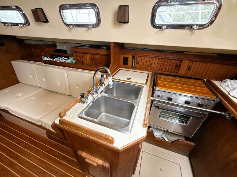 1992 Island Packet 32