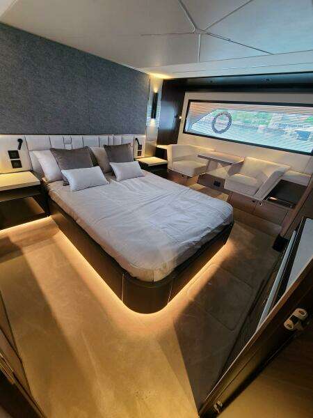 2023 Sunseeker 68 Manhattan