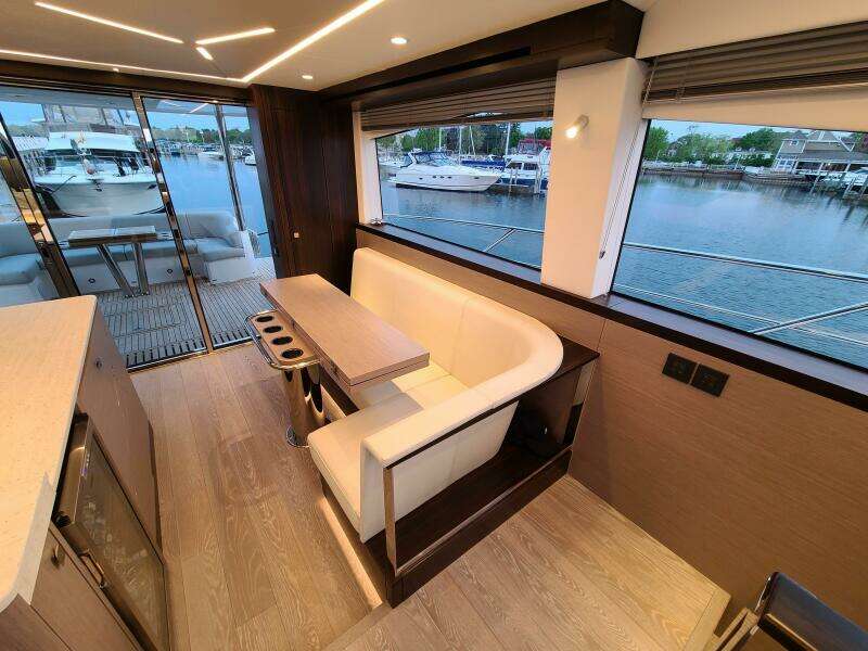 2023 Sunseeker 68 Manhattan