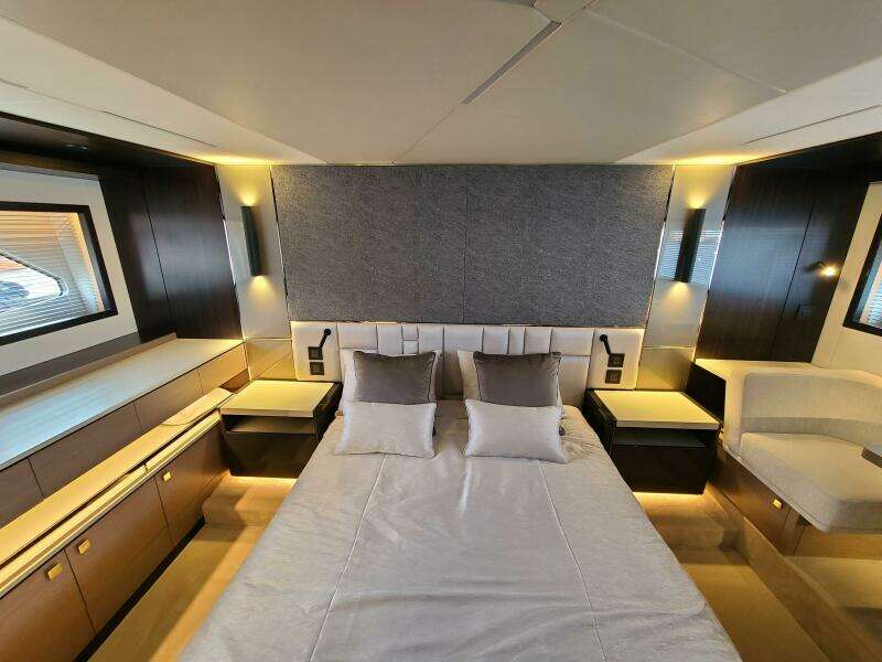 2023 Sunseeker 68 Manhattan