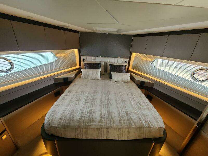 2023 Sunseeker 68 Manhattan