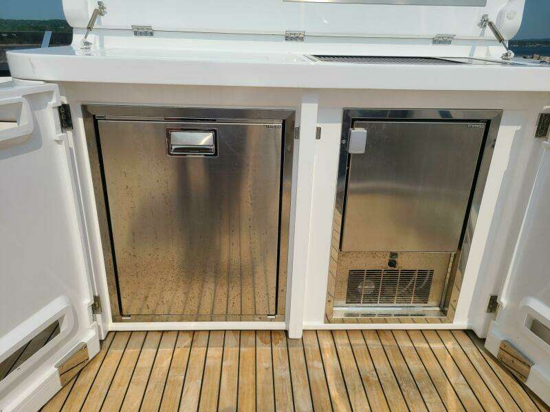 2023 Sunseeker 68 Manhattan