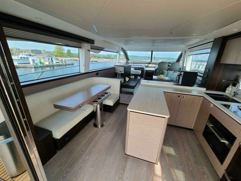 2023 Sunseeker 68 Manhattan