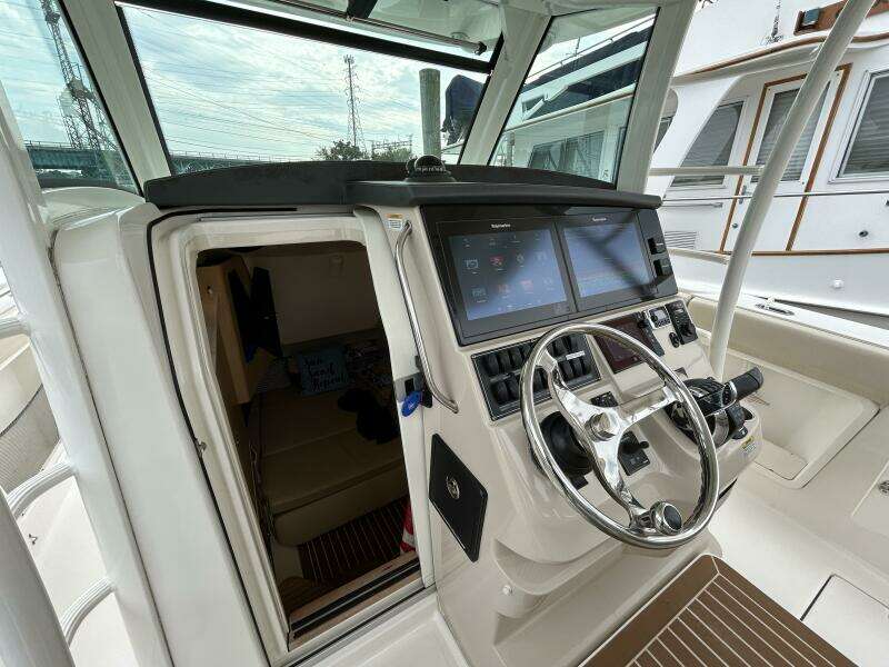 2017 Boston Whaler 370 Outrage