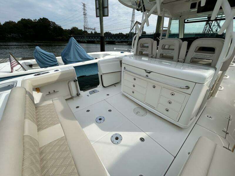 2017 Boston Whaler 370 Outrage