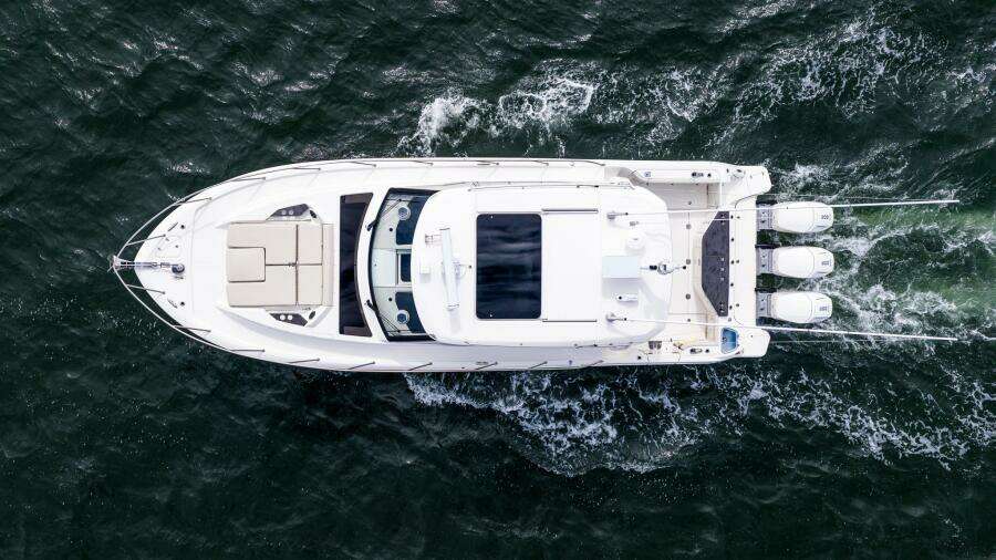 2024 Boston Whaler 405 Conquest