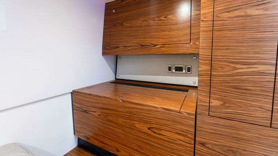 2024 Boston Whaler 405 Conquest