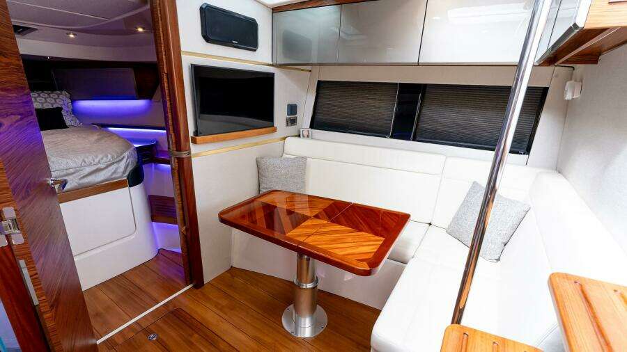 2024 Boston Whaler 405 Conquest