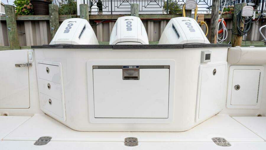 2024 Boston Whaler 405 Conquest