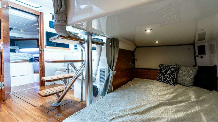 2024 Boston Whaler 405 Conquest