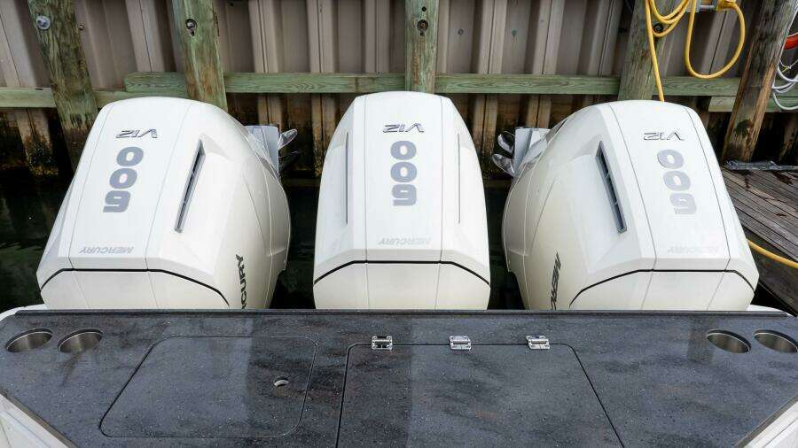 2024 Boston Whaler 405 Conquest