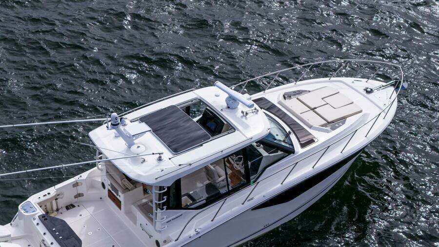 2024 Boston Whaler 405 Conquest