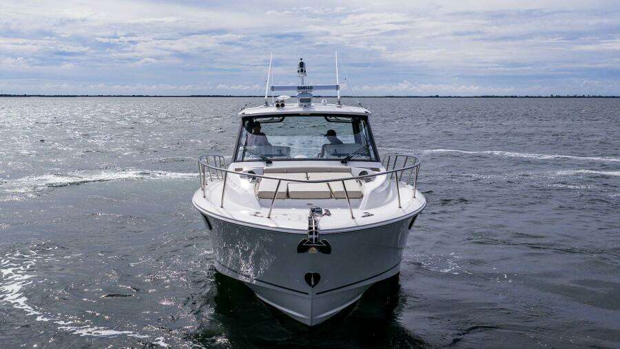 2024 Boston Whaler 405 Conquest