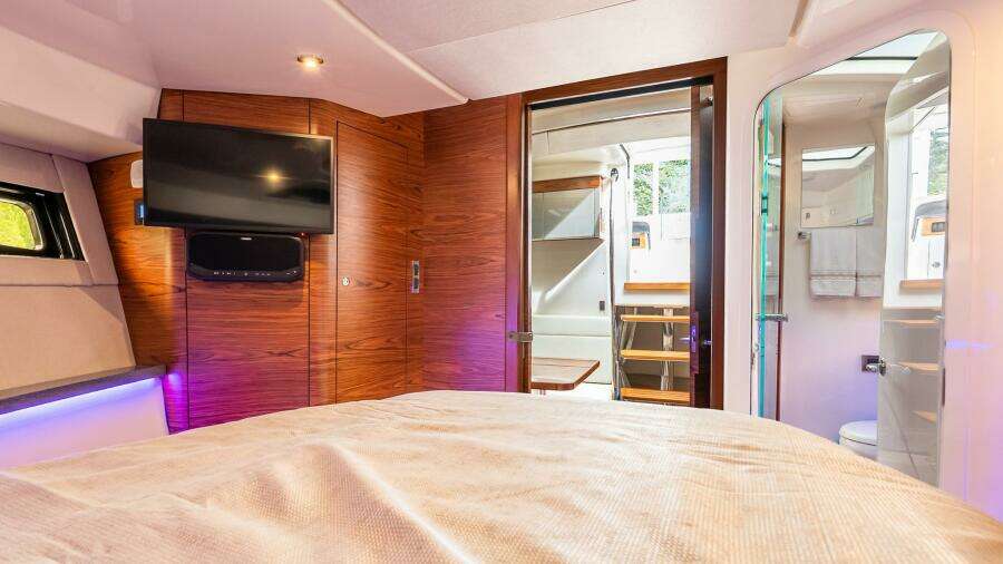 2024 Boston Whaler 405 Conquest