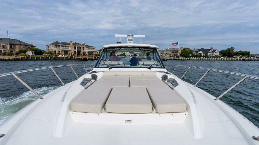2024 Boston Whaler 405 Conquest