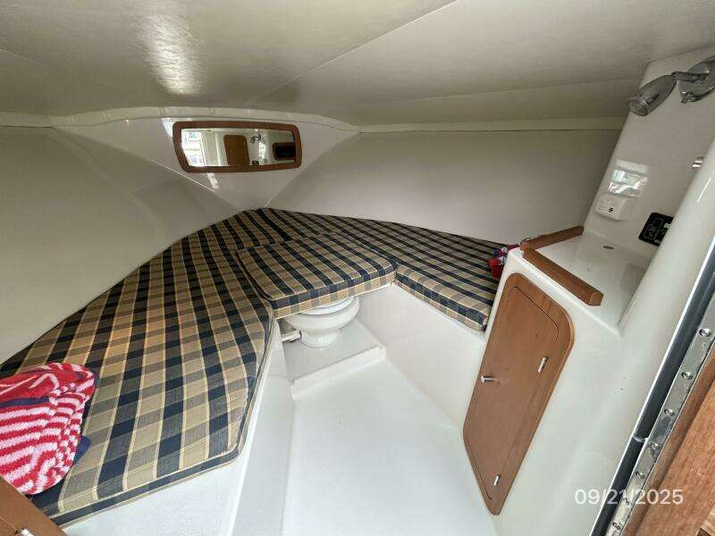 28' Chris-Craft cabin forward2