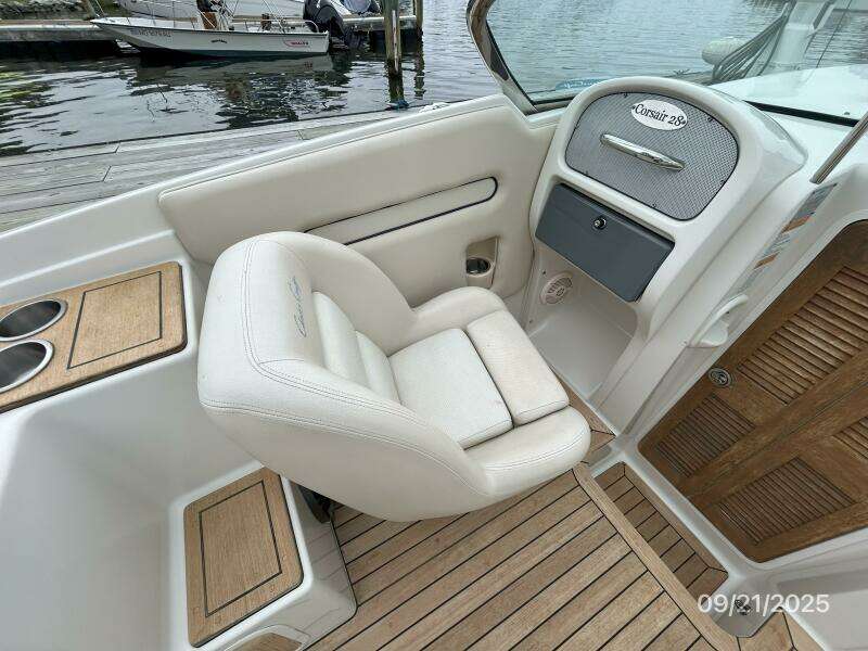 28' Chris-Craft cockpit port forward