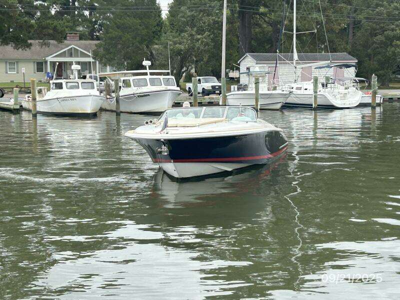 28' Chris-Craft forward profile