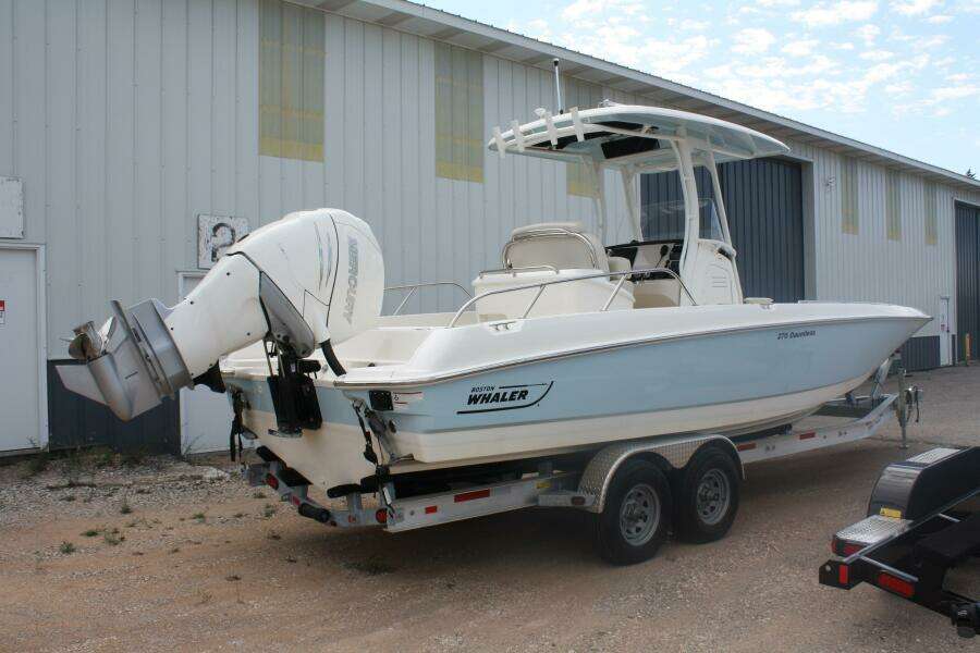 2021 Boston Whaler 270 Dauntless