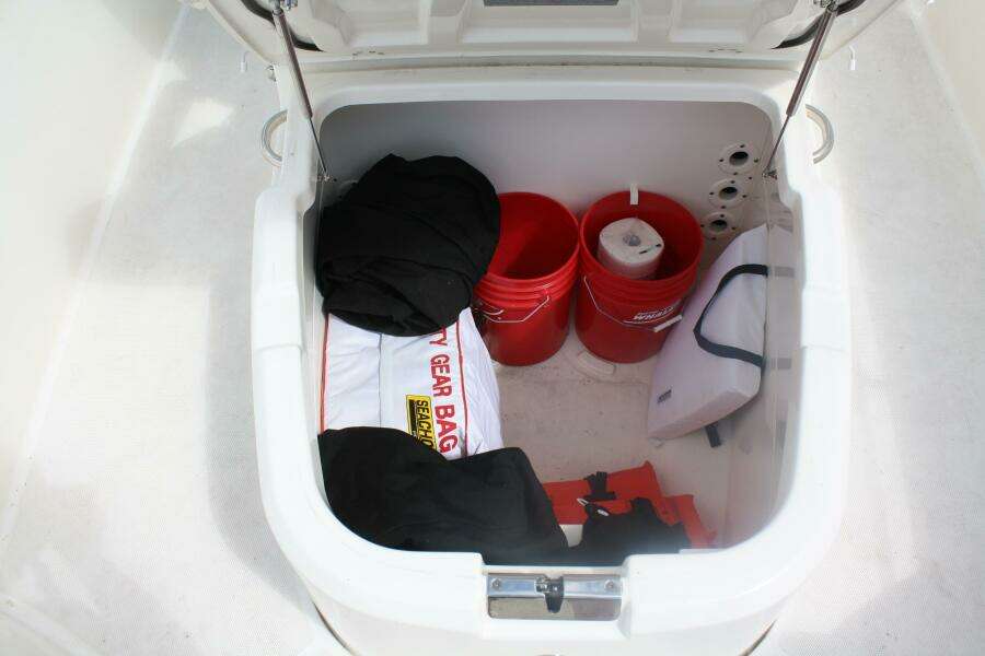 2021 Boston Whaler 270 Dauntless