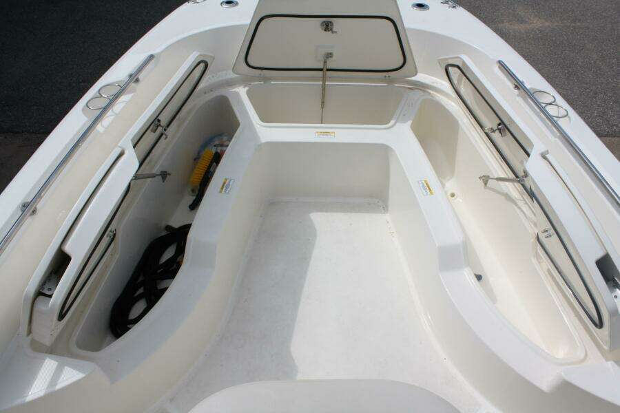 2021 Boston Whaler 270 Dauntless