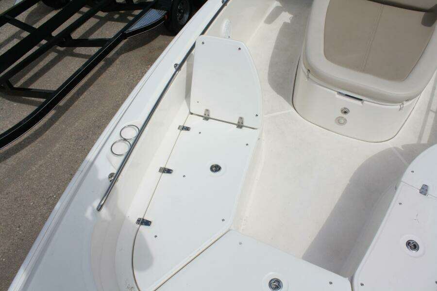 2021 Boston Whaler 270 Dauntless