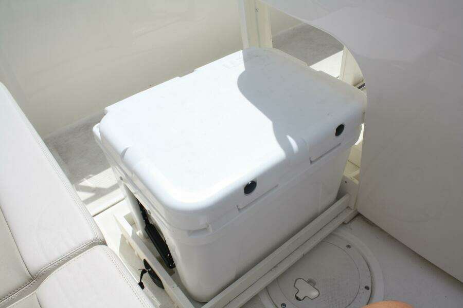 2021 Boston Whaler 270 Dauntless