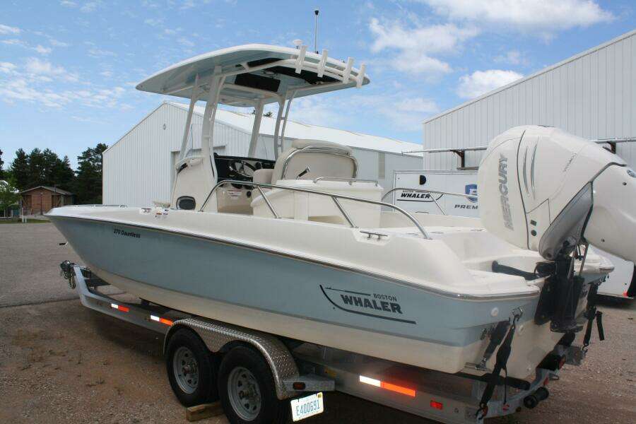 2021 Boston Whaler 270 Dauntless