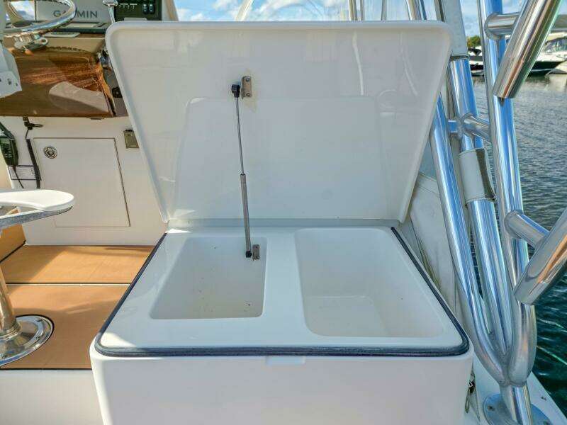 2005 Egg Harbor 35' Predator Express