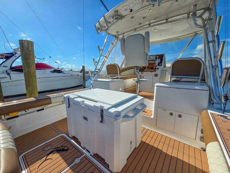 2005 Egg Harbor 35' Predator Express