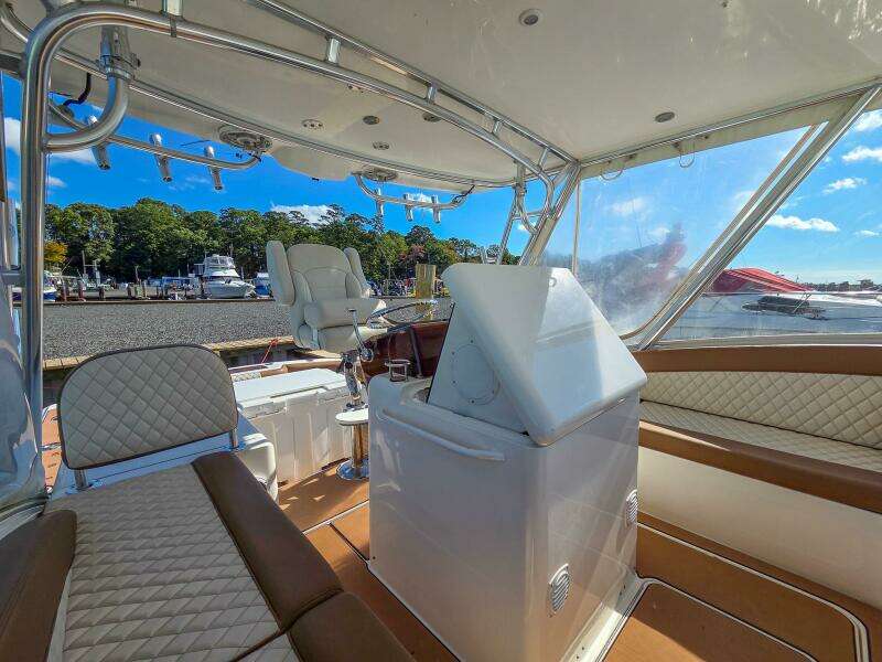 2005 Egg Harbor 35' Predator Express