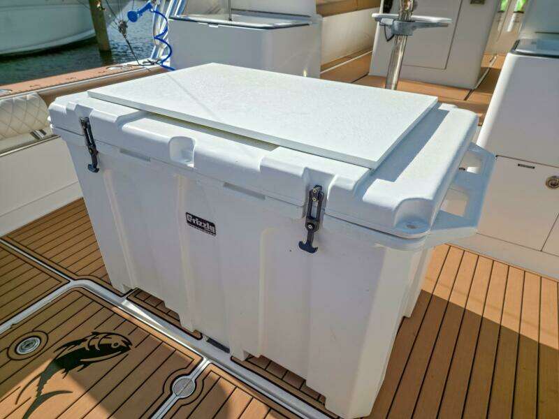 2005 Egg Harbor 35' Predator Express