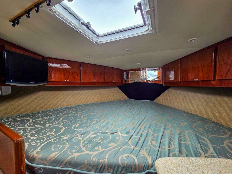 2005 Egg Harbor 35' Predator Express