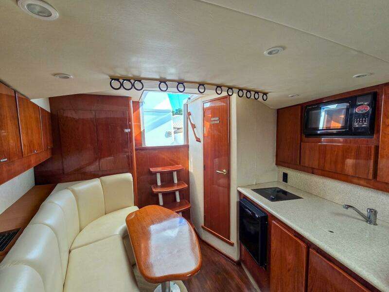 2005 Egg Harbor 35' Predator Express
