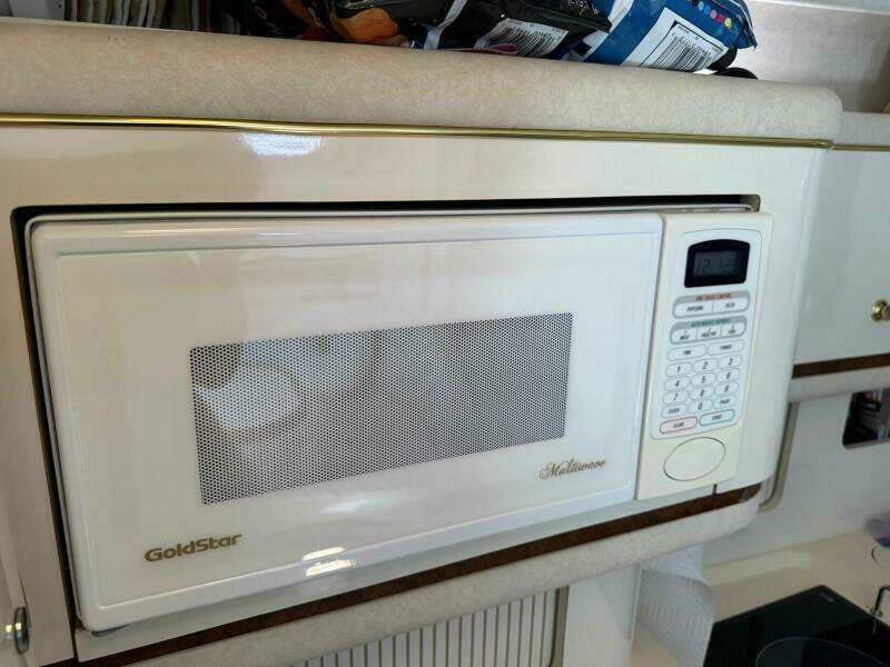 1997 Sea Ray 330 Sundancer